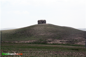  مکانی  که  ارامنه  معتقدند  مزار  سیندخت،  دختر  ساناتروک  پادشاه  ارمنستان  است  که  به  دستور  وی  به  دلیل  ابرام  در  ایمان  به  مسیحیت  کشته  شده  است. 
