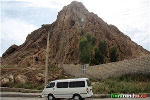  کوه  میان‌کل  و  محل  ورودی  برای  بازدید  از  نقش‌های  برجسته 
