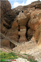  نمایی  عمودی  از  ورودی  غار 