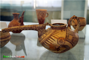  ظروف  آبریزدار  سفالی  منقوش،  تپه‌ی  سیلک(sialk)  ،  کاشان،  هزاره‌ی  یکم  پیش  از  میلاد 
