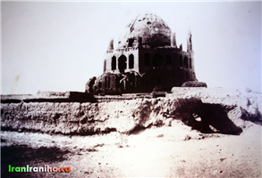  نمای  گنبد  سلطانیه  در  سال  1311  هجری  قمری  (  1272  خورشیدی  ).  عکس  توسط  عبدی  خان‌زاده  عکاس  معروف  ناصرالدین‌شاه  برداشته‌شده  است. 