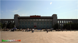  موزه‌ی  تاریخ  چین  و  موزه‌ی  انقلاب  چین. 