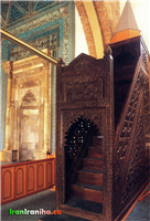  منبر  چوبی  و  منبت‌کاری  شده  در  مسجد  علاءالدین  کیقباد.  عکس  از  کتاب:  Mevlana  and  Konya 