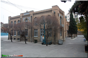  نمایی  دیگر  از  ساختمان  دوم  دبیرستان  البرز  که  امروزه  ساختمان  ایثارگران  خوانده  می  شود. 